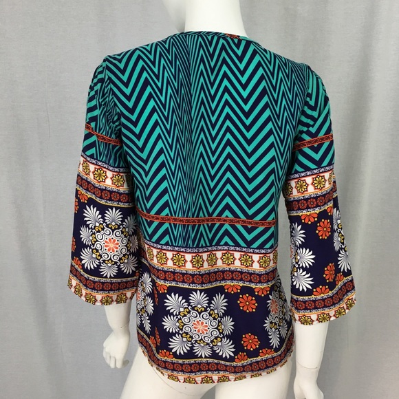 Size Small Francescas Cold Shoulder Chevron Blouse - Picture 7 of 8